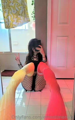 Emostonergorl / Obvious_Confusion699 / emo.stoner.gorl / smolstarcaster nude photo #0163