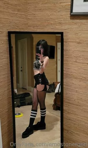 Emostonergorl / Obvious_Confusion699 / emo.stoner.gorl / smolstarcaster nude photo #0220
