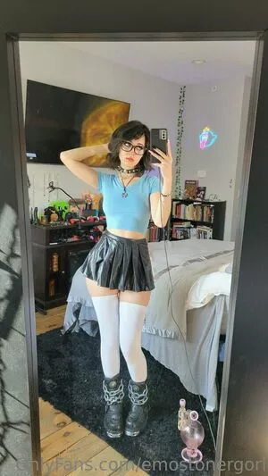 Emostonergorl / Obvious_Confusion699 / emo.stoner.gorl / smolstarcaster nude photo #0285
