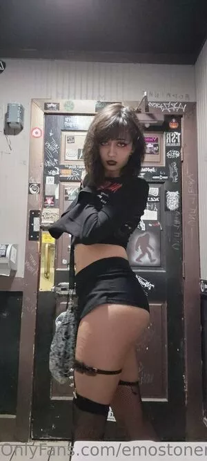 Emostonergorl / Obvious_Confusion699 / emo.stoner.gorl / smolstarcaster nude photo #0293