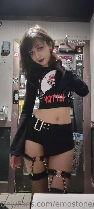 Emostonergorl / Obvious_Confusion699 / emo.stoner.gorl / smolstarcaster nude photo #0294