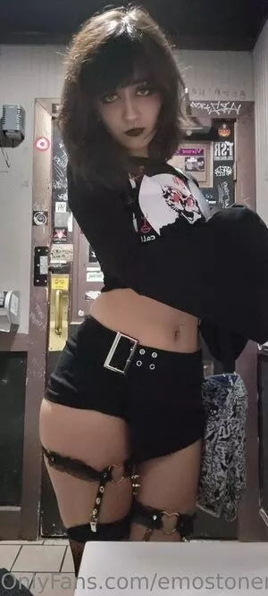 Emostonergorl / Obvious_Confusion699 / emo.stoner.gorl / smolstarcaster nude photo #0297