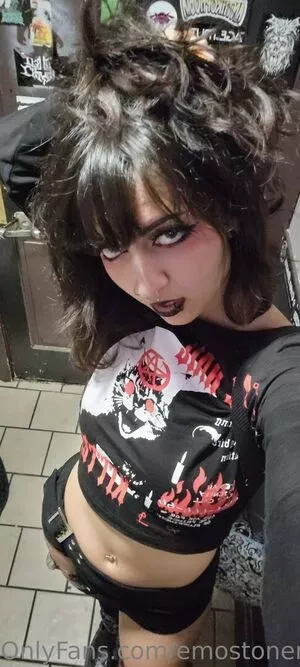 Emostonergorl / Obvious_Confusion699 / emo.stoner.gorl / smolstarcaster nude photo #0301