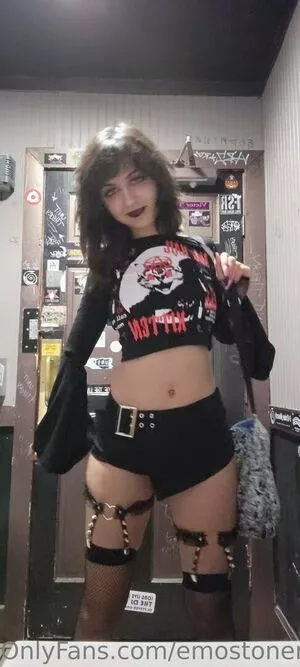 Emostonergorl / Obvious_Confusion699 / emo.stoner.gorl / smolstarcaster nude photo #0303