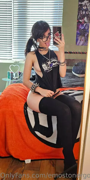 Emostonergorl / Obvious_Confusion699 / emo.stoner.gorl / smolstarcaster nude photo #0339