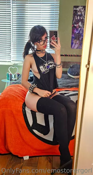 Emostonergorl / Obvious_Confusion699 / emo.stoner.gorl / smolstarcaster nude photo #0340