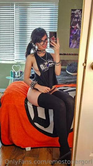 Emostonergorl / Obvious_Confusion699 / emo.stoner.gorl / smolstarcaster nude photo #0341