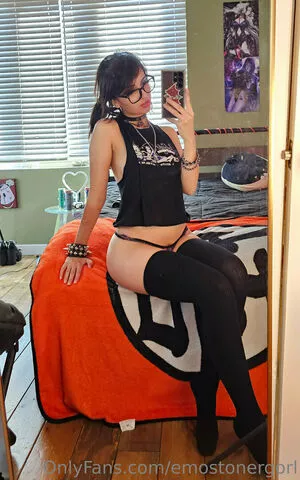 Emostonergorl / Obvious_Confusion699 / emo.stoner.gorl / smolstarcaster nude photo #0348