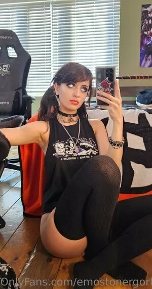 Emostonergorl / Obvious_Confusion699 / emo.stoner.gorl / smolstarcaster nude photo #0351