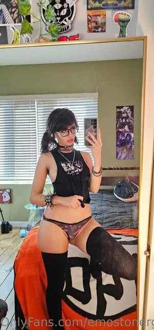 Emostonergorl / Obvious_Confusion699 / emo.stoner.gorl / smolstarcaster nude photo #0397