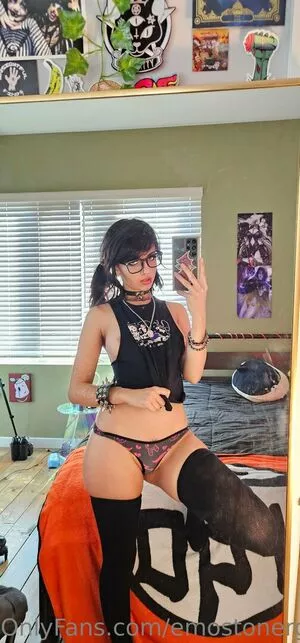 Emostonergorl / Obvious_Confusion699 / emo.stoner.gorl / smolstarcaster nude photo #0398