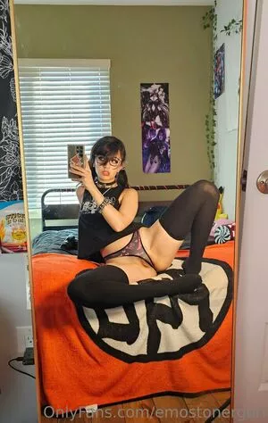 Emostonergorl / Obvious_Confusion699 / emo.stoner.gorl / smolstarcaster nude photo #0399