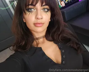 Emostonergorl / Obvious_Confusion699 / emo.stoner.gorl / smolstarcaster nude photo #0955