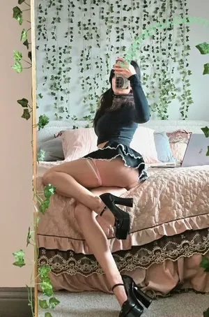 Emostonergorl / Obvious_Confusion699 / emo.stoner.gorl / smolstarcaster nude photo #0994