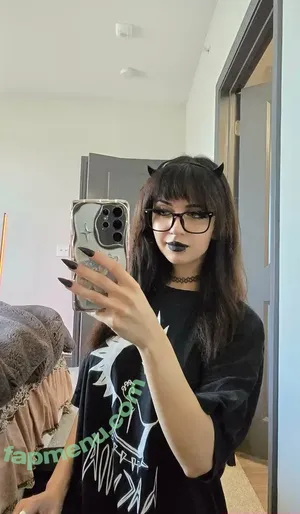 Emostonergorl / Obvious_Confusion699 / emo.stoner.gorl / smolstarcaster nude photo #0998