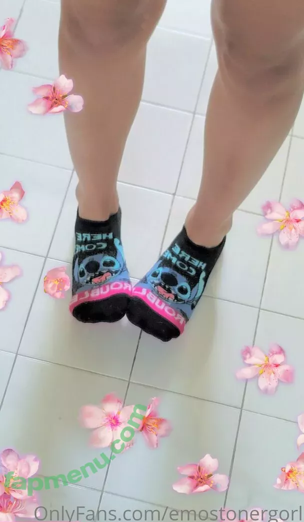 Emostonergorl nude photo #0145 (Obvious_Confusion699 / emo.stoner.gorl / smolstarcaster)