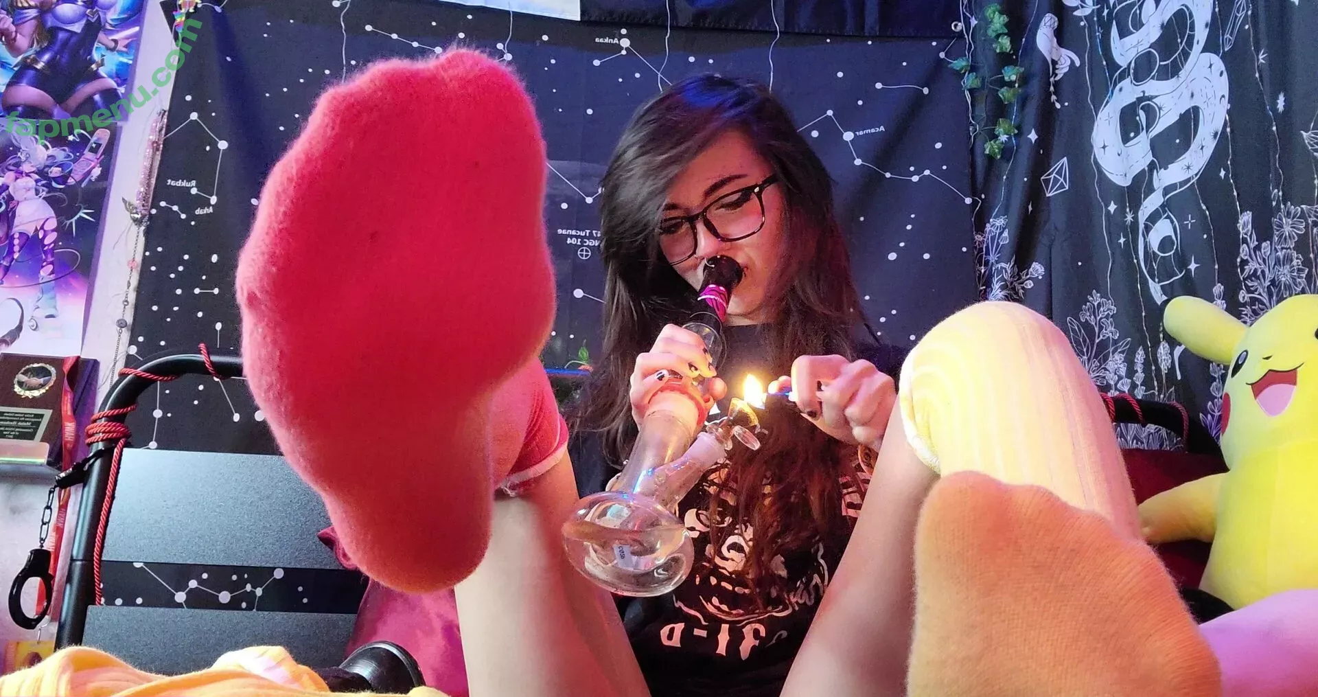 Emostonergorl nude photo #0171 (Obvious_Confusion699 / emo.stoner.gorl / smolstarcaster)