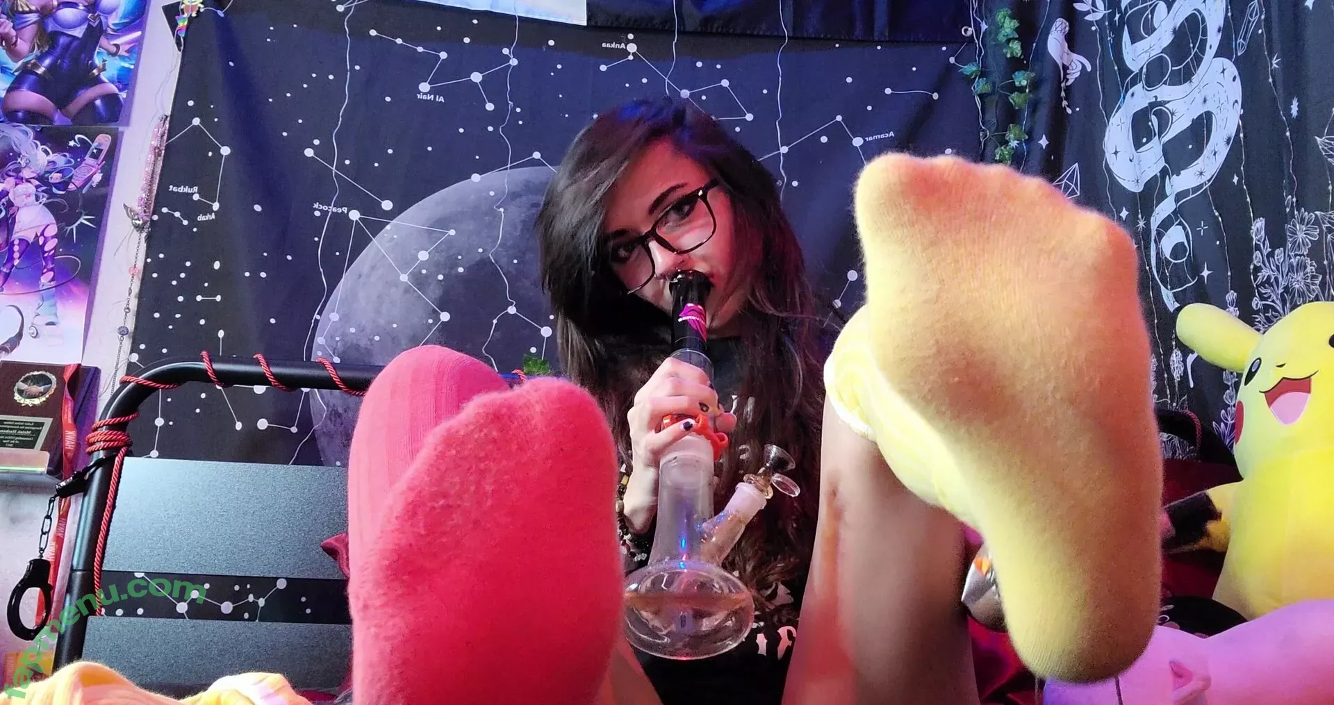 Emostonergorl nude photo #0172 (Obvious_Confusion699 / emo.stoner.gorl / smolstarcaster)