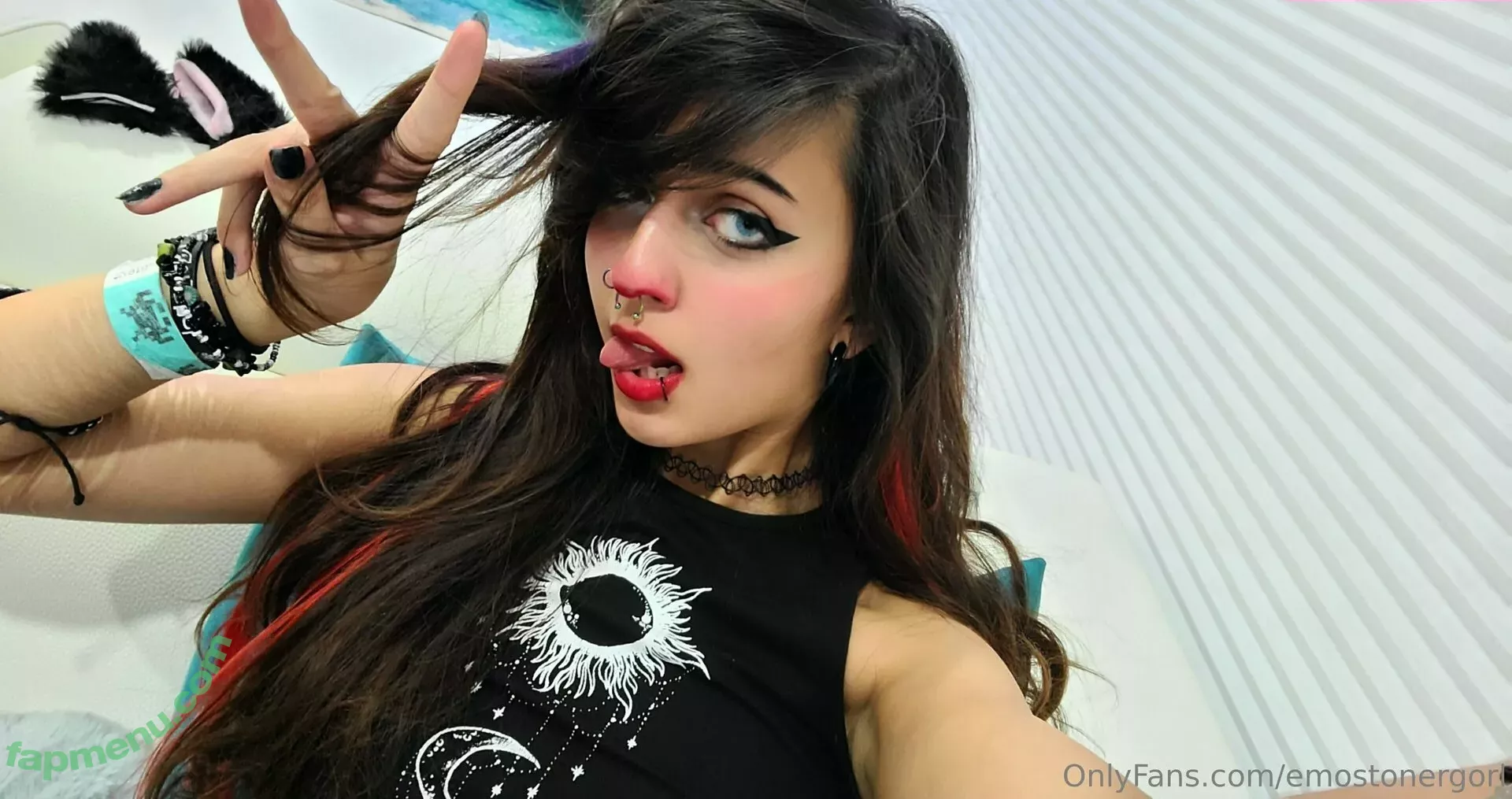 Emostonergorl nude photo #0183 (Obvious_Confusion699 / emo.stoner.gorl / smolstarcaster)