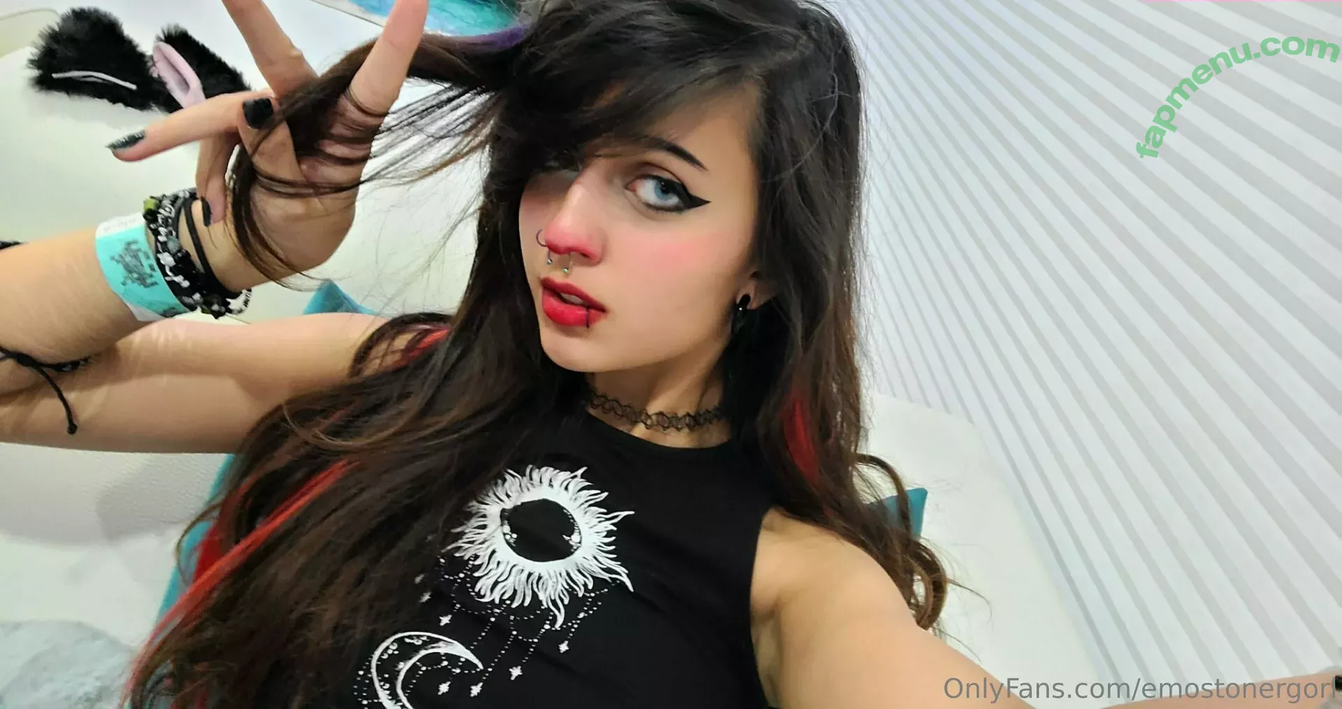 Emostonergorl nude photo #0184 (Obvious_Confusion699 / emo.stoner.gorl / smolstarcaster)