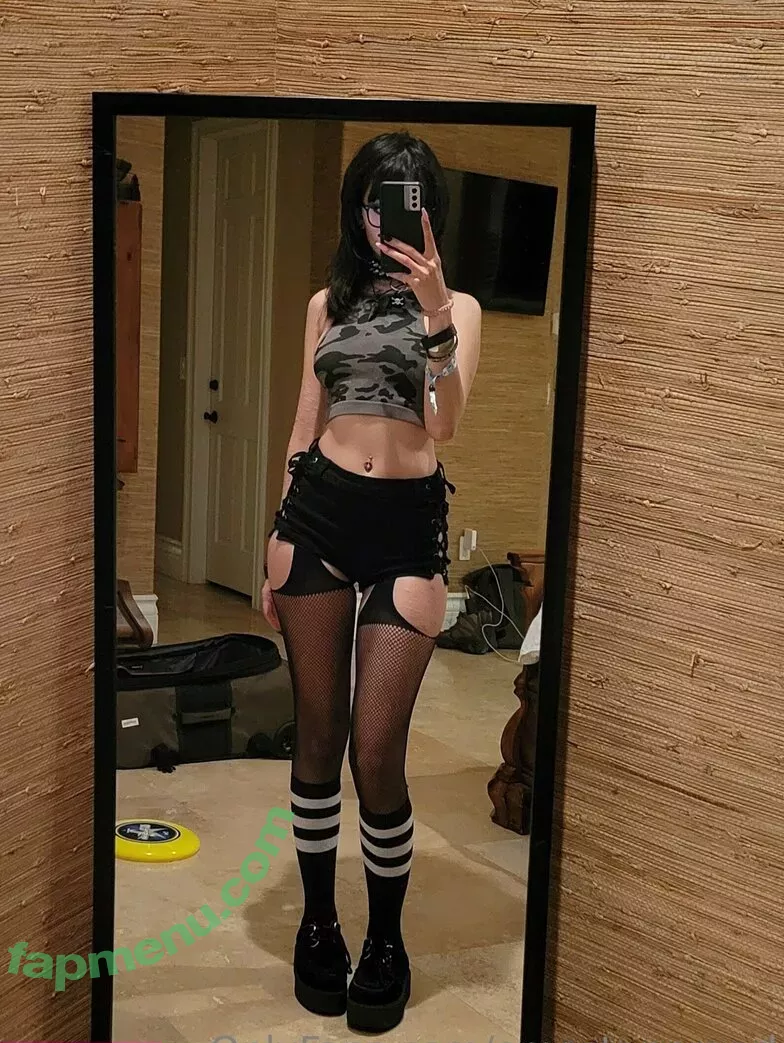 Emostonergorl nude photo #0219 (Obvious_Confusion699 / emo.stoner.gorl / smolstarcaster)