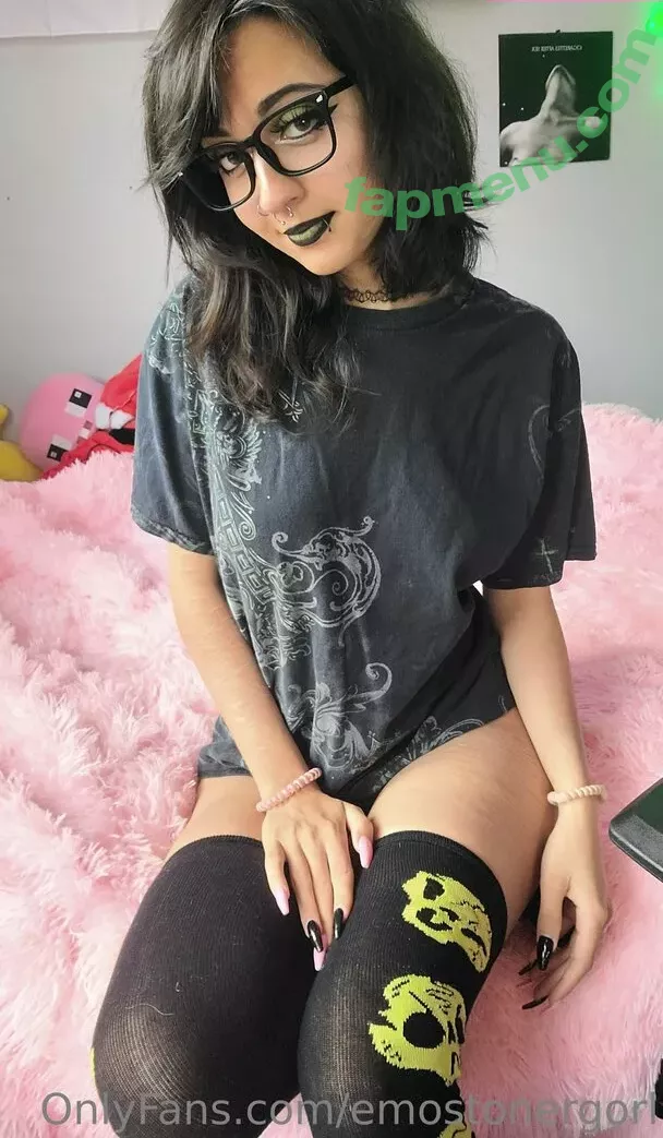 Emostonergorl nude photo #0231 (Obvious_Confusion699 / emo.stoner.gorl / smolstarcaster)