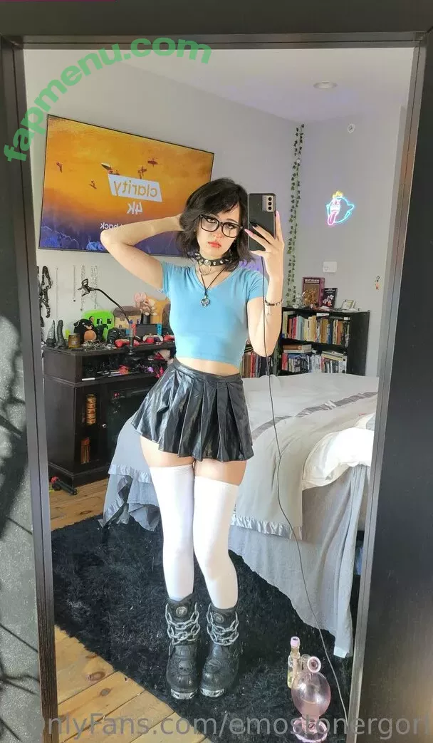 Emostonergorl nude photo #0286 (Obvious_Confusion699 / emo.stoner.gorl / smolstarcaster)