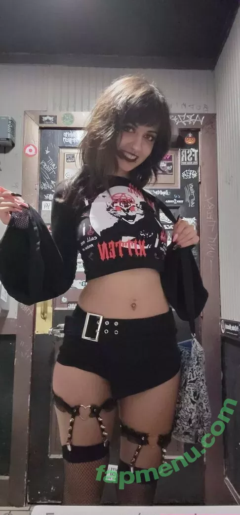 Emostonergorl nude photo #0296 (Obvious_Confusion699 / emo.stoner.gorl / smolstarcaster)