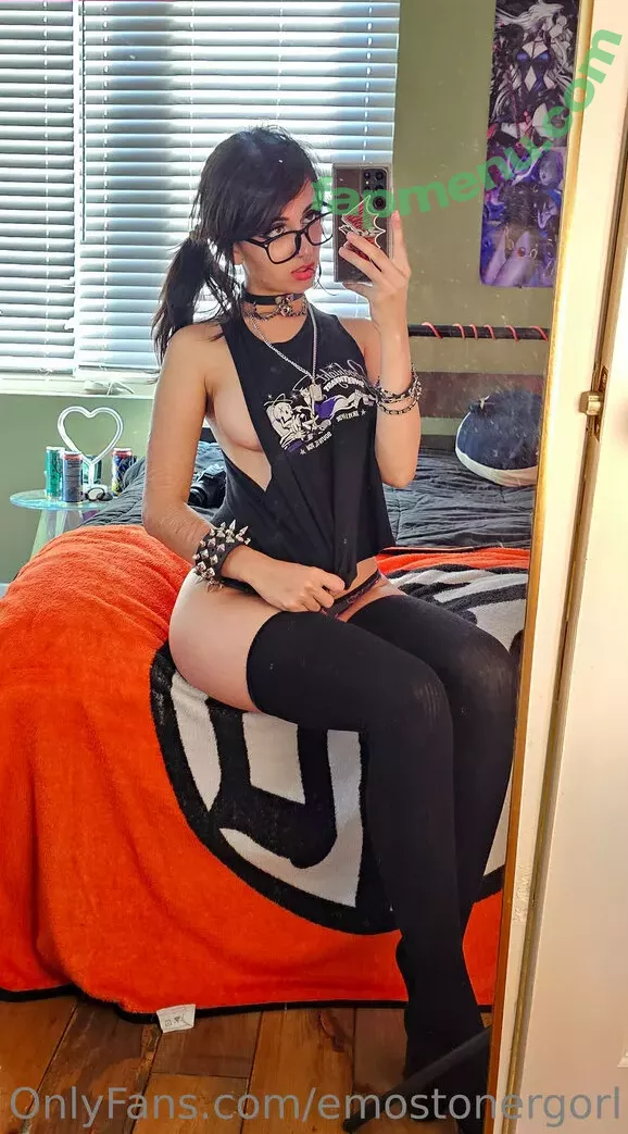Emostonergorl nude photo #0340 (Obvious_Confusion699 / emo.stoner.gorl / smolstarcaster)