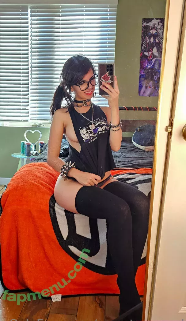 Emostonergorl nude photo #0341 (Obvious_Confusion699 / emo.stoner.gorl / smolstarcaster)