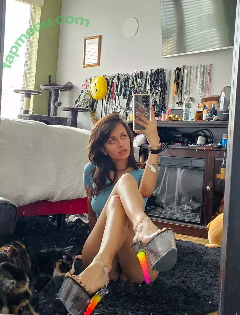 Emostonergorl nude photo #0349 (Obvious_Confusion699 / emo.stoner.gorl / smolstarcaster)