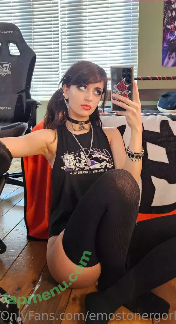 Emostonergorl nude photo #0351 (Obvious_Confusion699 / emo.stoner.gorl / smolstarcaster)
