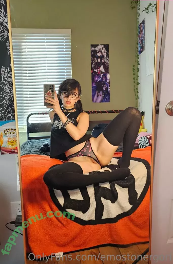 Emostonergorl nude photo #0399 (Obvious_Confusion699 / emo.stoner.gorl / smolstarcaster)
