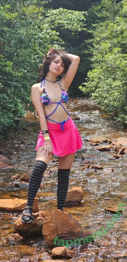 Emostonergorl nude photo #0432 (Obvious_Confusion699 / emo.stoner.gorl / smolstarcaster)