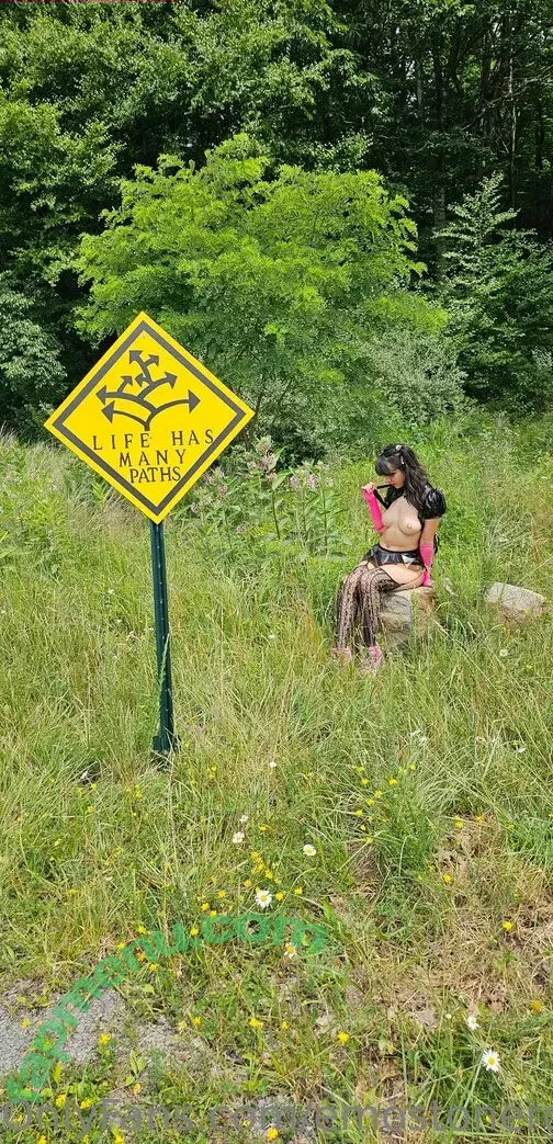 Emostonergorl nude photo #0455 (Obvious_Confusion699 / emo.stoner.gorl / smolstarcaster)