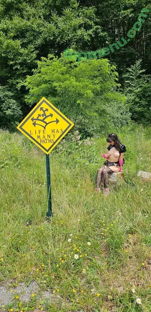 Emostonergorl nude photo #0457 (Obvious_Confusion699 / emo.stoner.gorl / smolstarcaster)