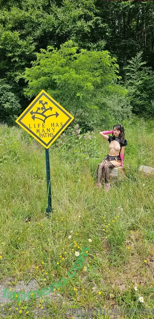 Emostonergorl nude photo #0459 (Obvious_Confusion699 / emo.stoner.gorl / smolstarcaster)