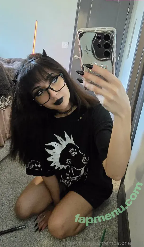 Emostonergorl nude photo #0939 (Obvious_Confusion699 / emo.stoner.gorl / smolstarcaster)