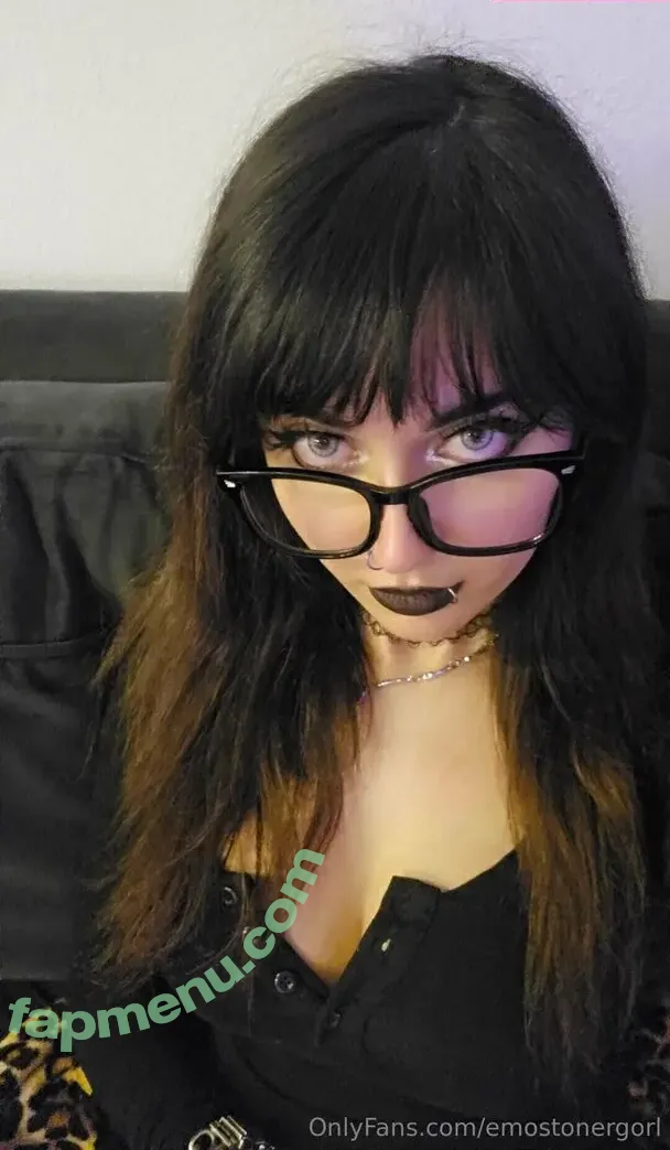 Emostonergorl nude photo #1006 (Obvious_Confusion699 / emo.stoner.gorl / smolstarcaster)