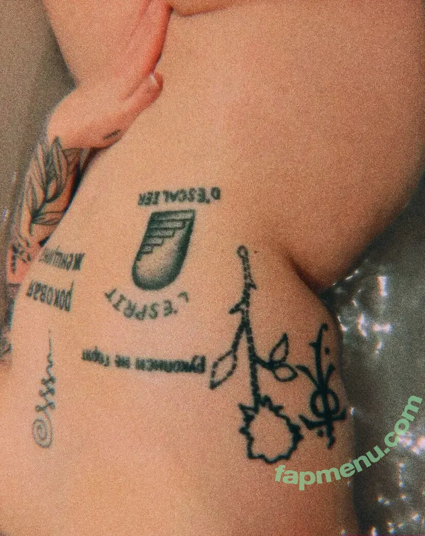 emowag420 nude photo #0072 (arianalgrande)