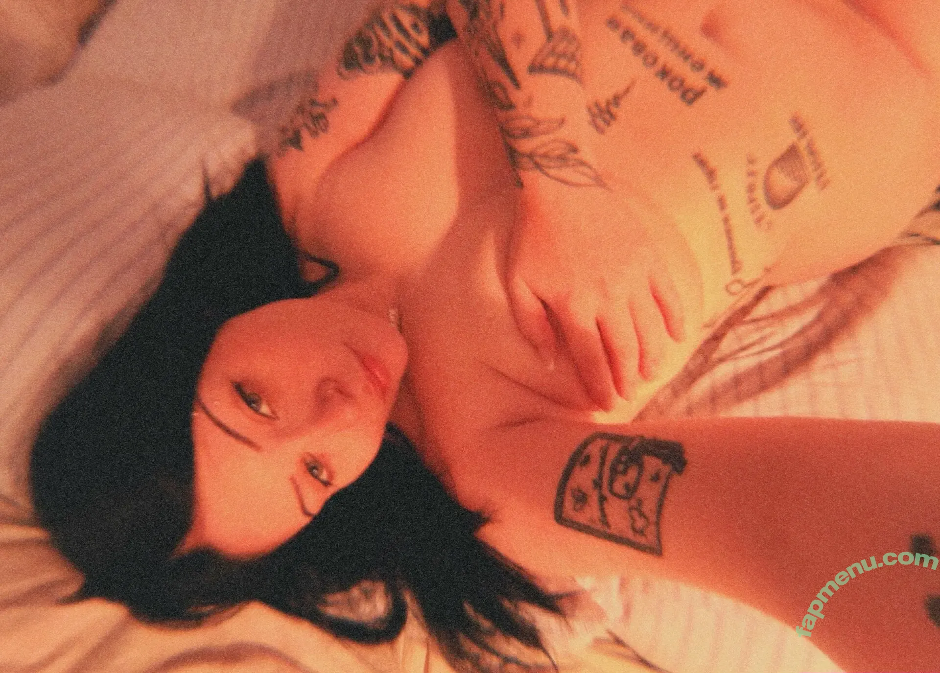 emowag420 nude photo #0073 (arianalgrande)