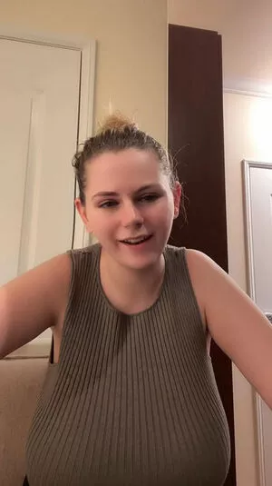 Emspensiveemily / emilyy1501 / officialemspensiveemily nude photo #0021