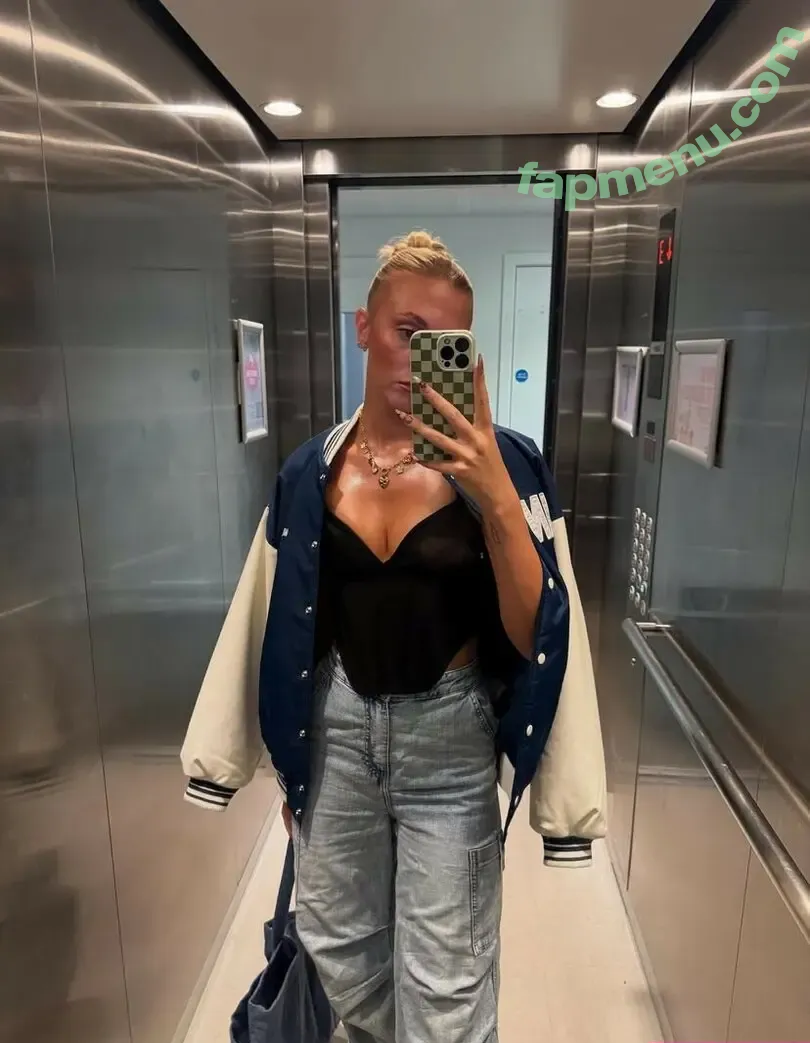 emwallbank nude photo #0014 (miwallbank)