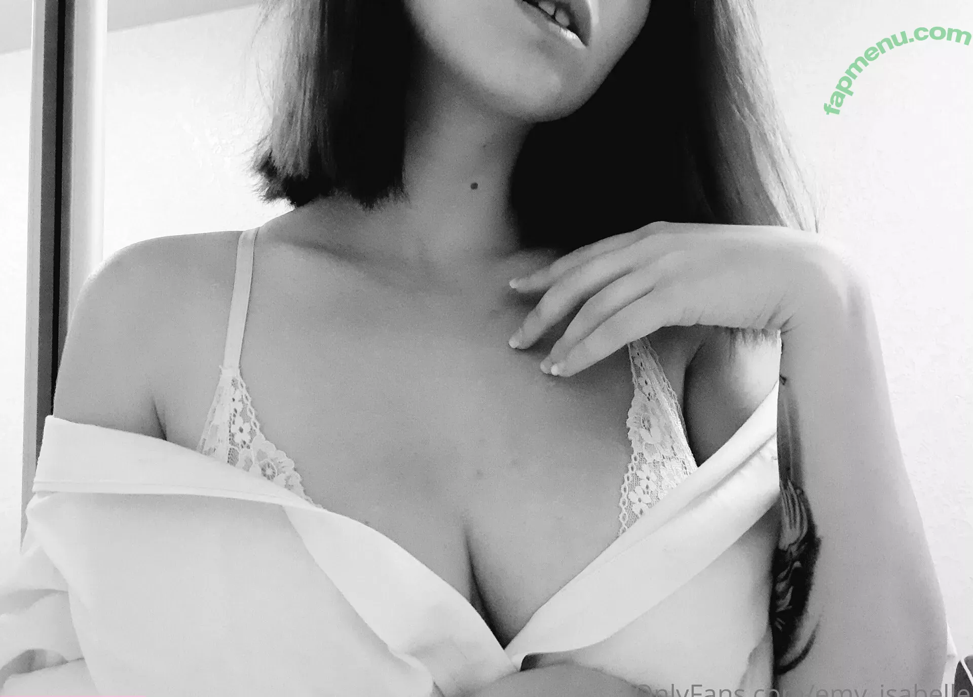 emy_isabelle nude photo #0106 (emy_isabel)