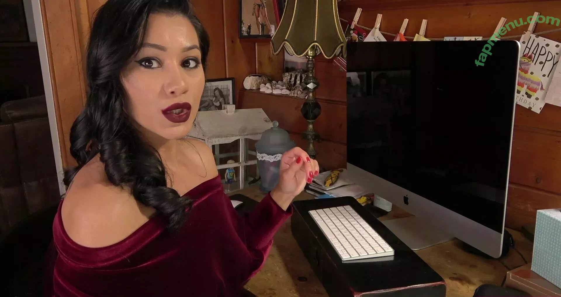 Enchantress Sahrye nude photo #0001 (encha_sah_rye / enchantresssahrye)