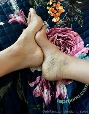 enticing_soles / enticing.soles nude photo #0033