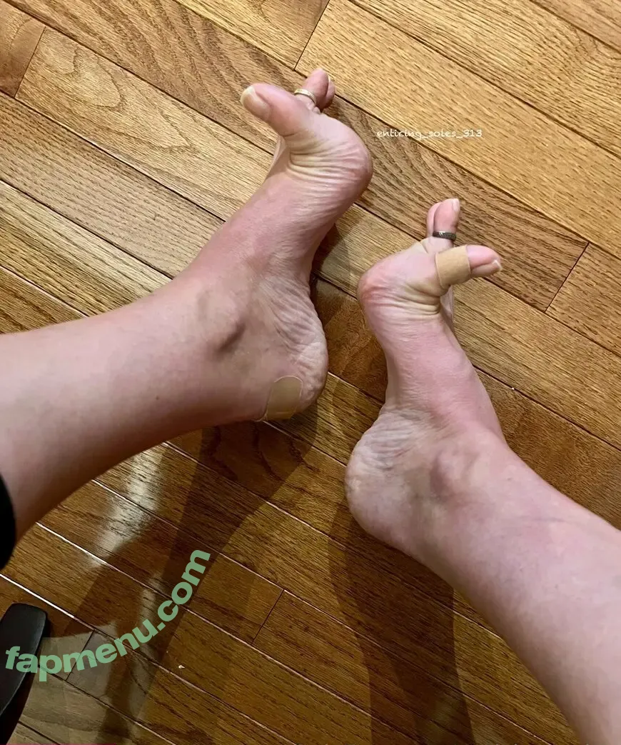 enticing_soles nude photo #0035 (enticing.soles)
