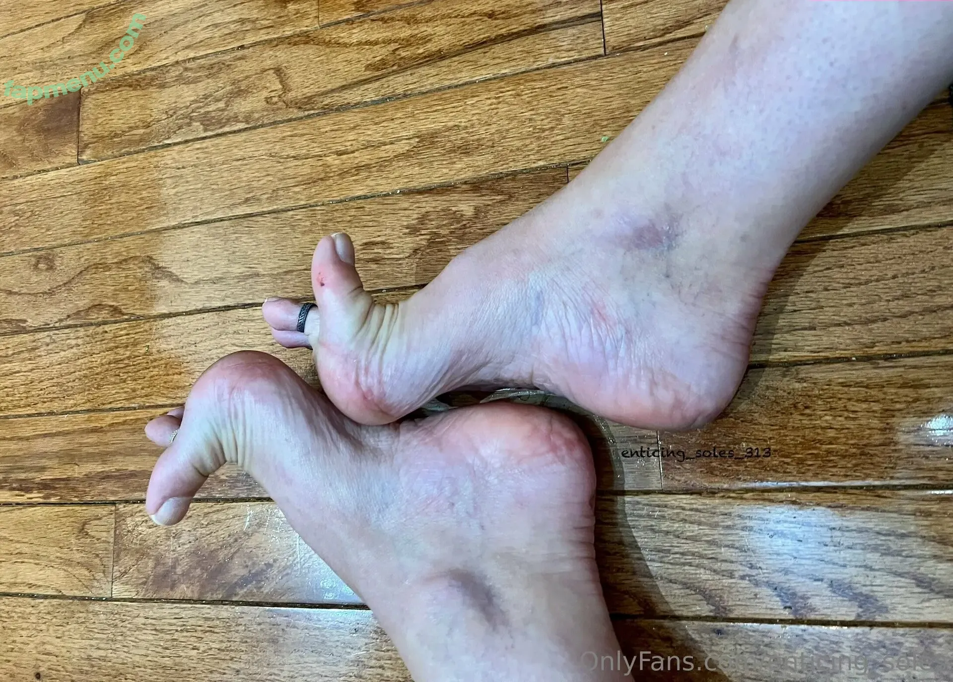 enticing_soles nude photo #0041 (enticing.soles)