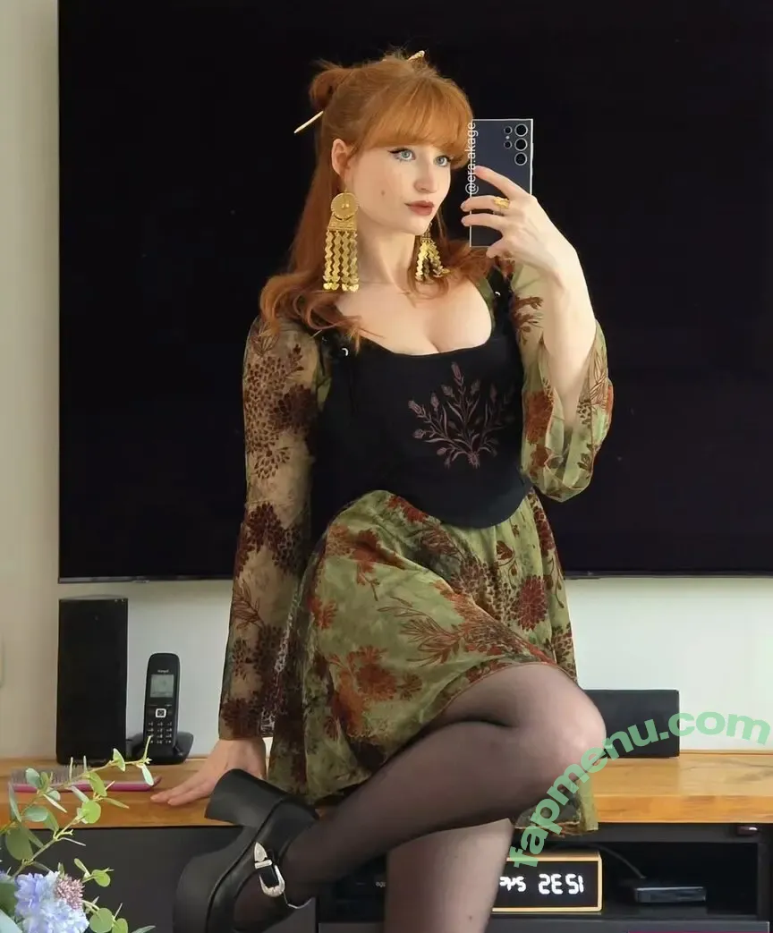 era.akage nude photo #0039 (Esther / era.aimee)
