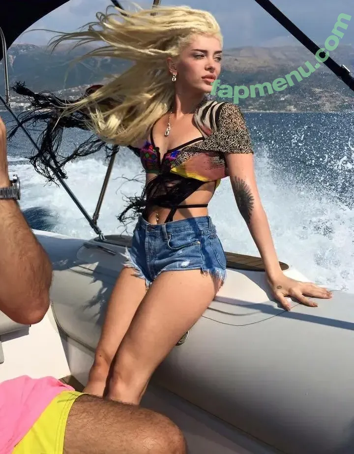 Era Istrefi nude photo #0004 (deaditebabe / eraistrefi)